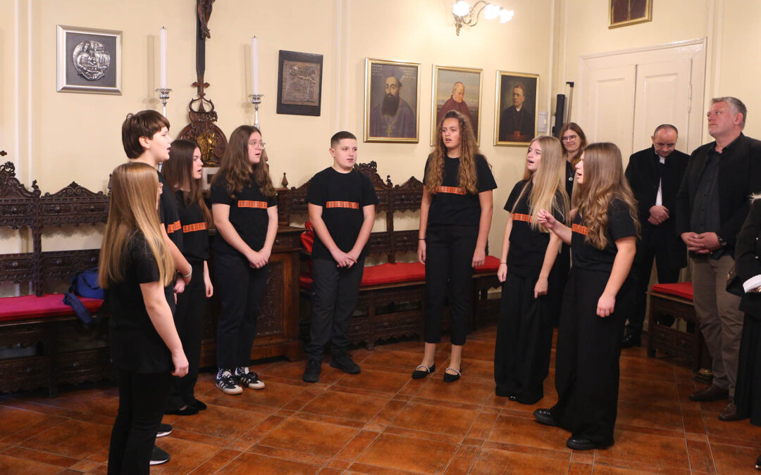 SUSRET BISKUPA ROGIĆA S RAVNATELJIMA: „ODGOJ JE ZAJEDNIČKO POSLANJE CRKVE, ŠKOLE I OBITELJI“